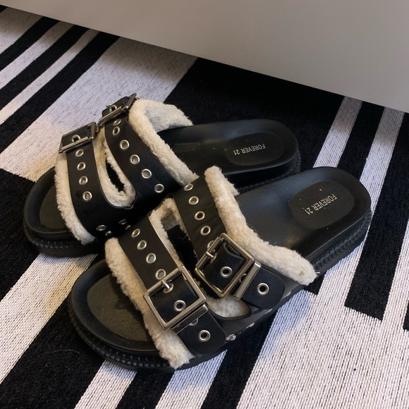 Sherpa sandals - Picture 3 of 3